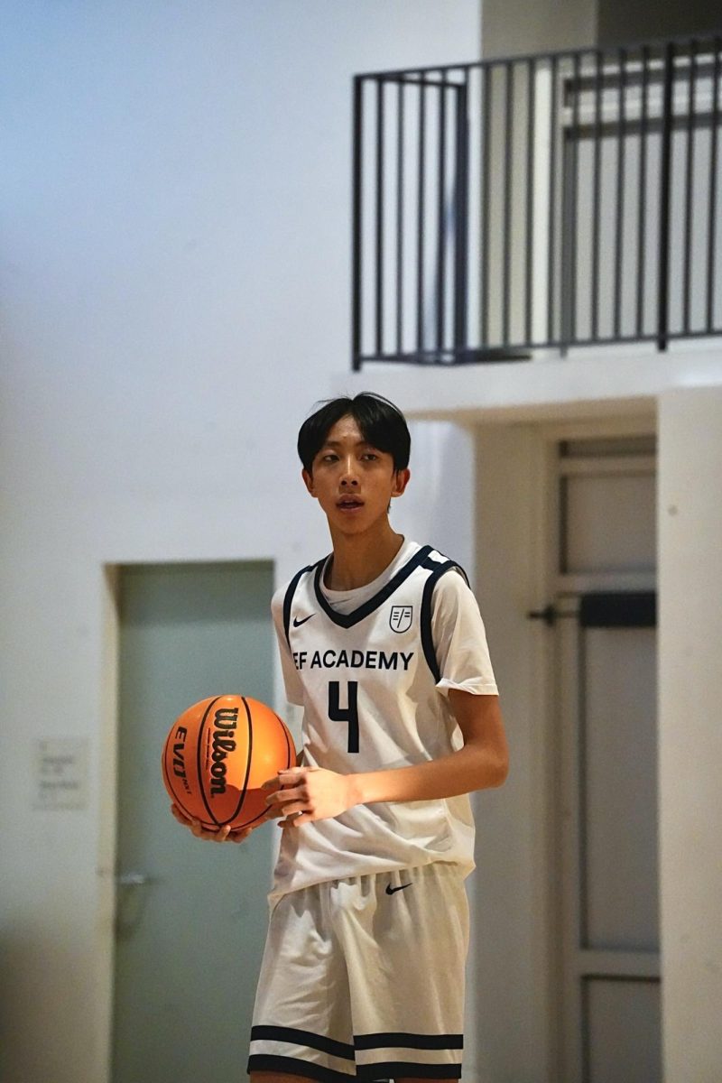 Aron lifting the ball up in a game.