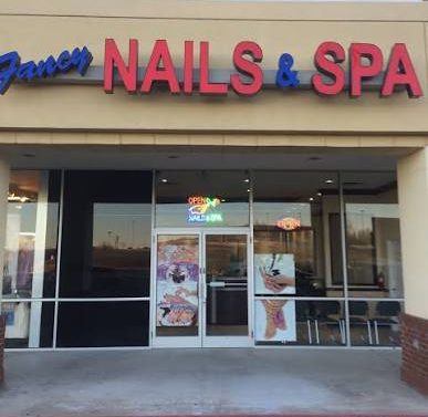Many EF students go to AQ Nails because of its convenient location close to campus.