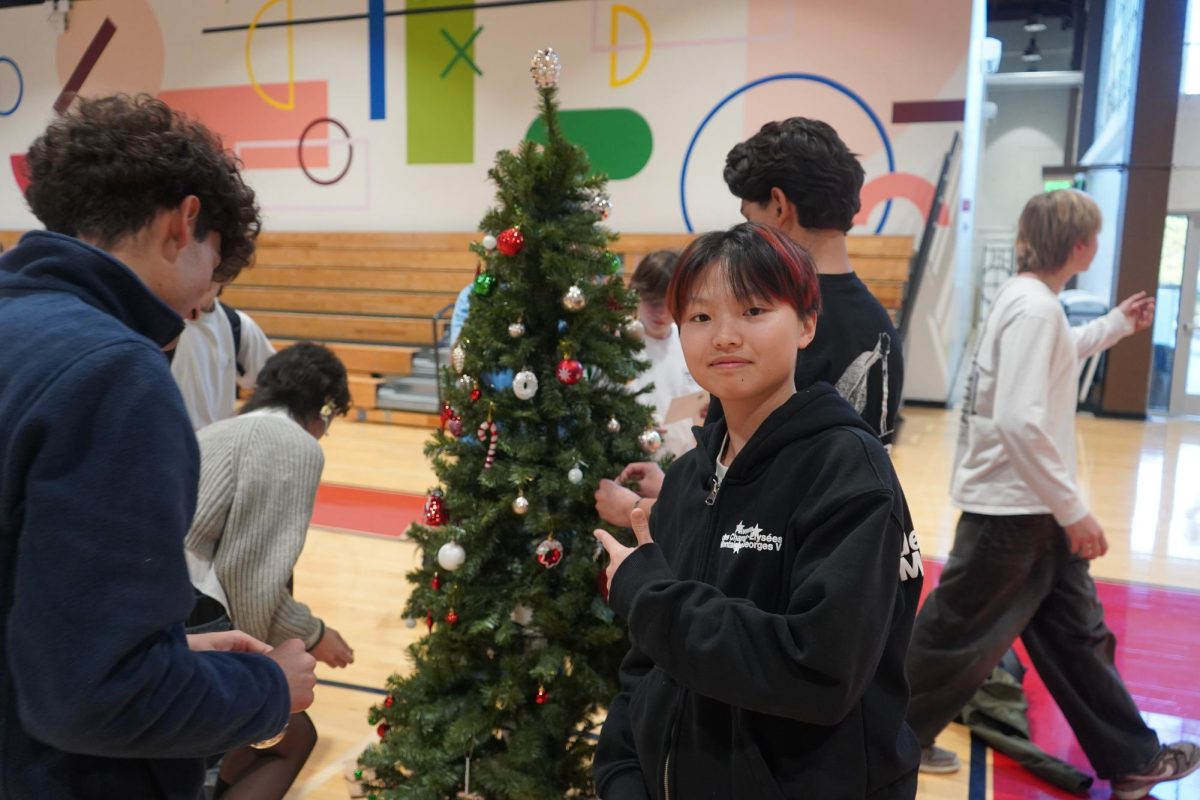 Juniors decorating their Christmas tree for the competition